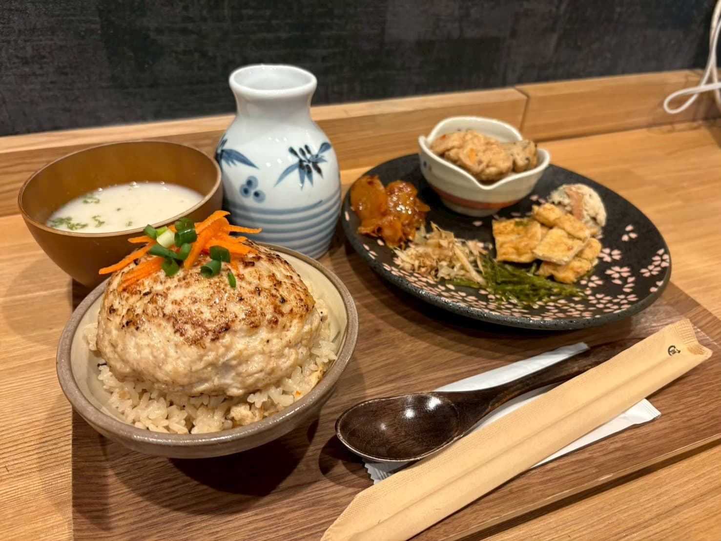 渚のとうふ工房 鎌倉小町 逗子店のとうふハンバーグ定食